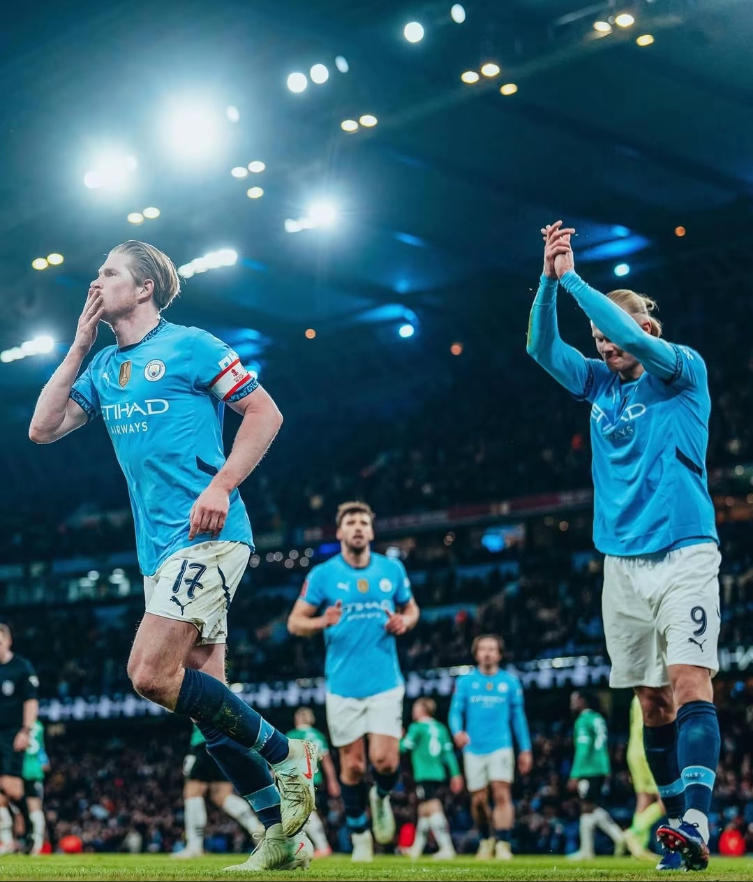 江南体育-凯恩焦点对战，德布劳内与90激战TES分钟，重要助攻胜负难料！全场沸腾不已(欧洲杯德布劳内杯)