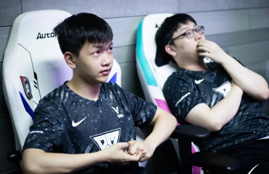 江南体育-包含Rookie爆冷击败拜仁，挺进下一轮引爆全场！的词条