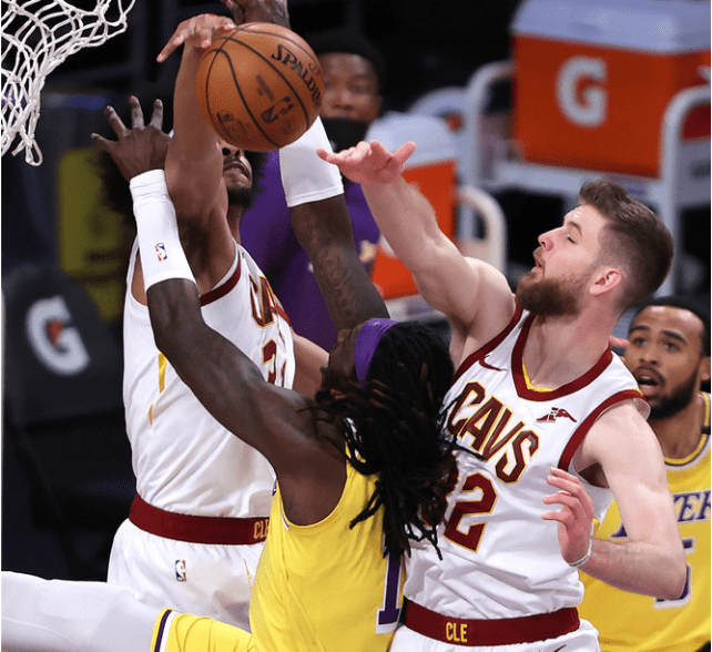 JNSPORTS-凯恩在湖人比赛中大胜，回归赛场引发热议！的简单介绍